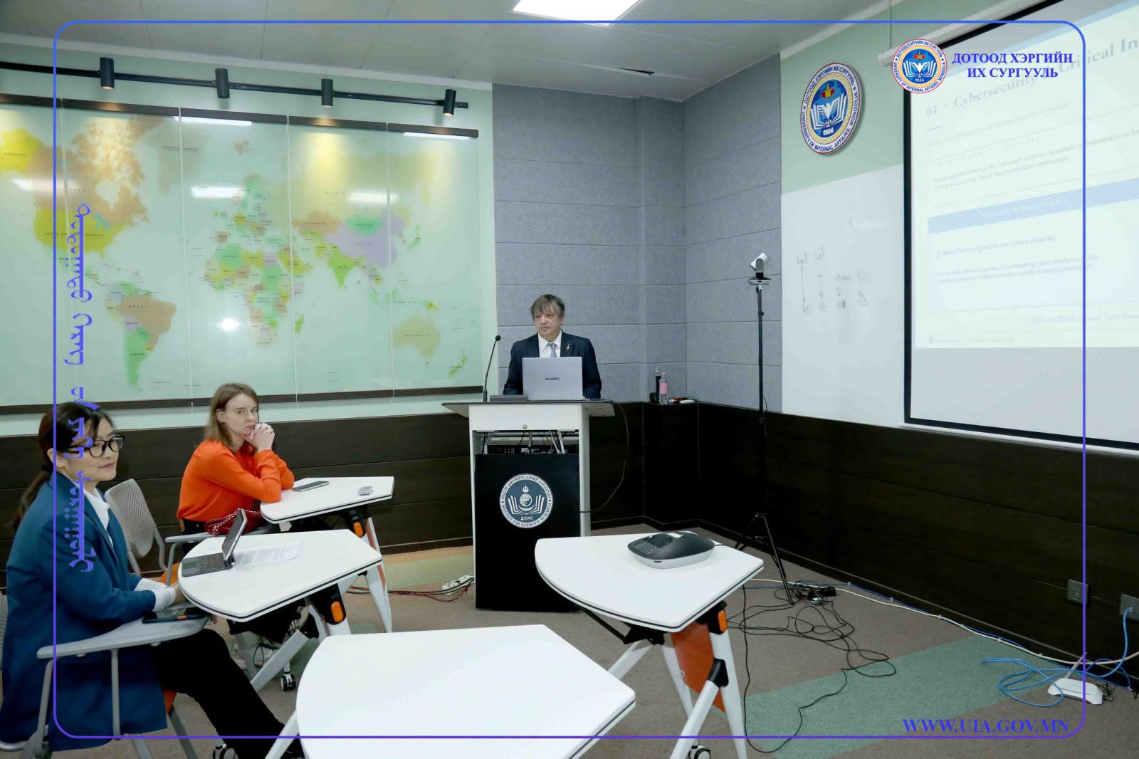 БНФУ-ЫН АЗИ СУДЛАЛЫН ТӨВИЙН ЕРӨНХИЙЛӨГЧ АРНО ЛЕВӨ ИЛТГЭЛ ТАВЬЖ, СУДЛААЧИДТАЙ САНАЛ БОДЛОО СОЛИЛЦЛОО